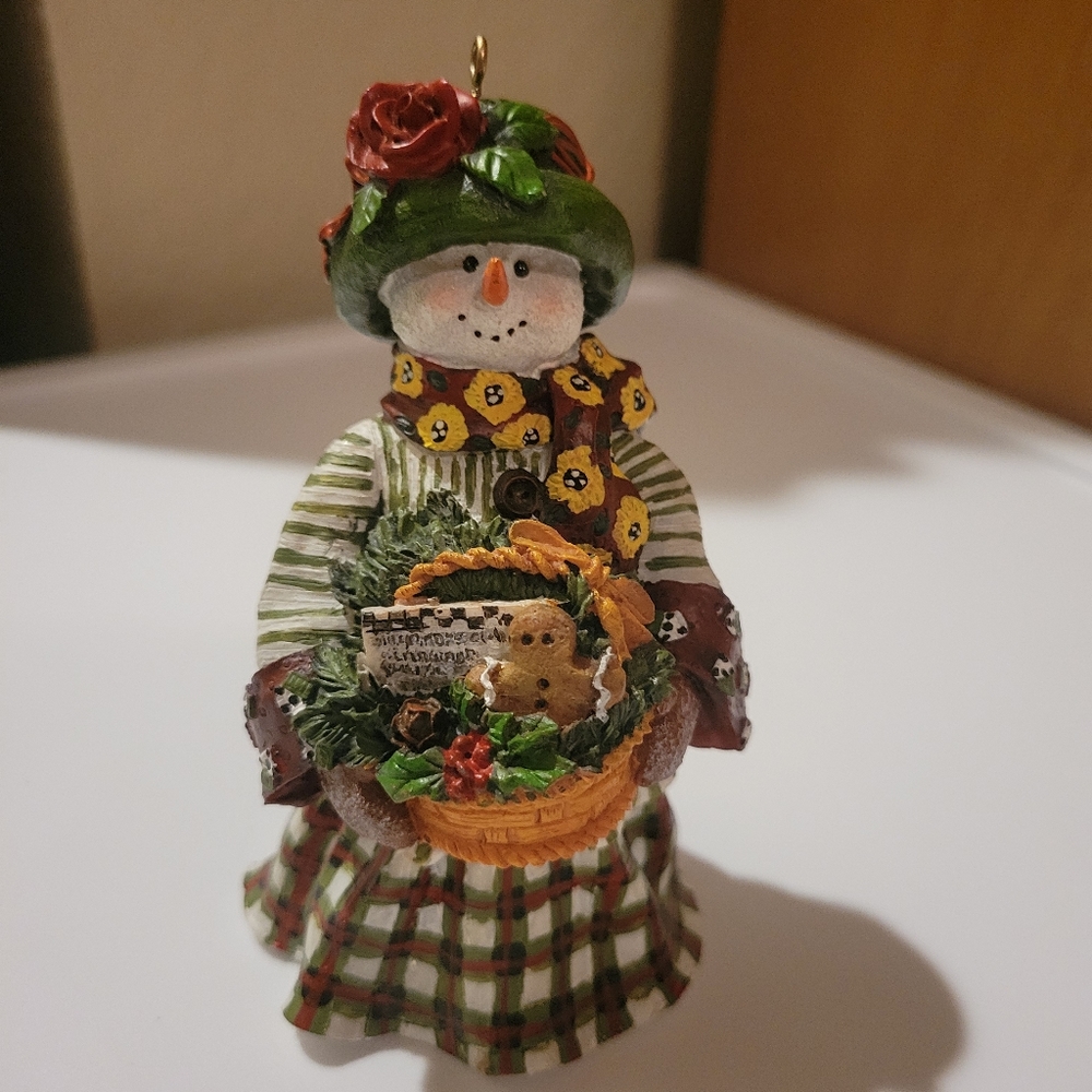 Vicky Howard snowman lady ornament